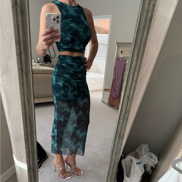 2 Piece Set - Picture 2 of 4